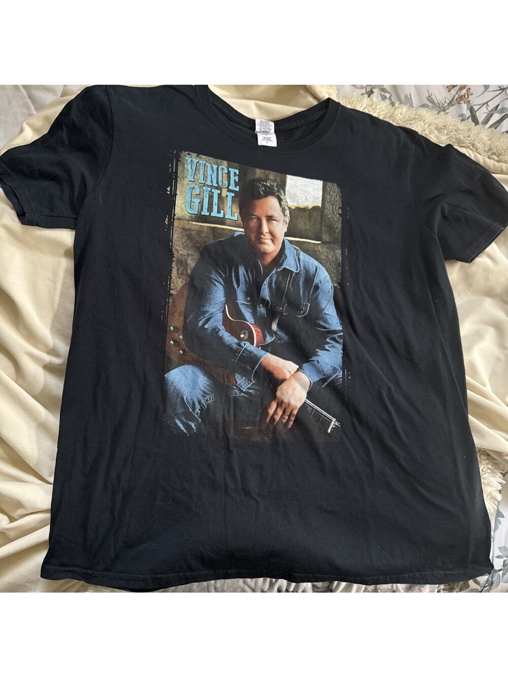 Vince Gill Large Shirt- Portrait With Guitar For Fans- Gildan Tag 100% Cotton